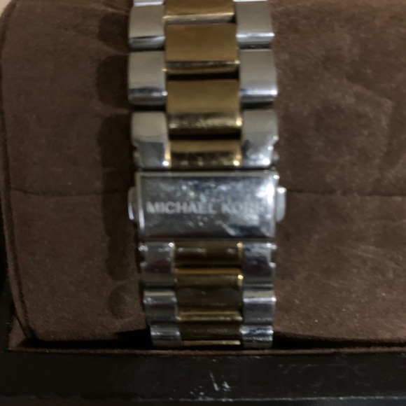 Michael Kors Watch - Picture 5 of 10